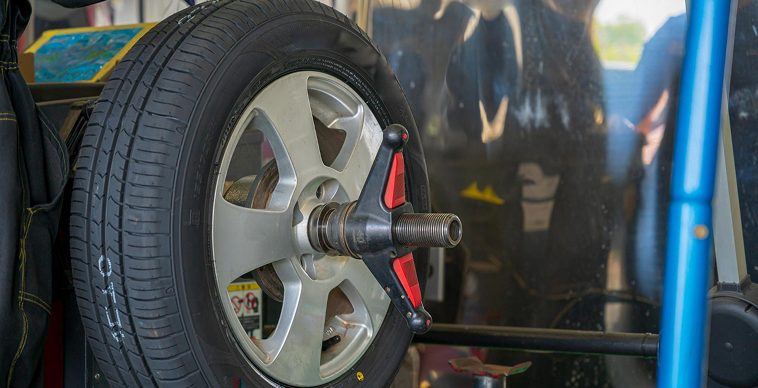 Technician performing differential repairs and servicing for a 4WD drivetrain at a specialist workshop in Melbourne.